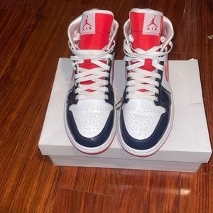 Jordan mid 1s